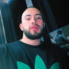 <strong>Carlos González</strong>